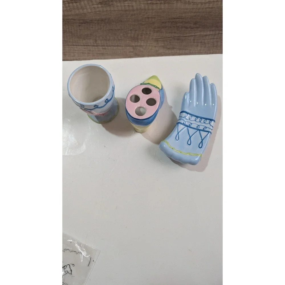 Linens N Things Whimsy Ceramic‎ Bathroom Set Blue Boot Toothbrush Holder Dish